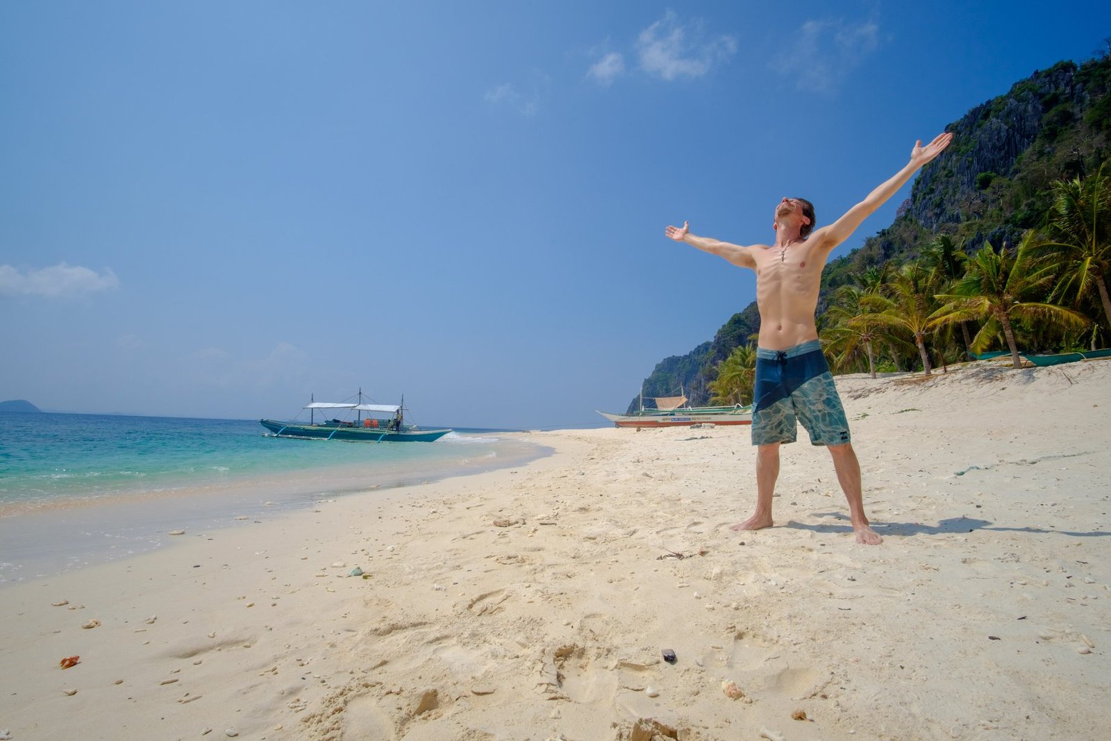 Fernando en una playa virgen en Coron, Filipinas