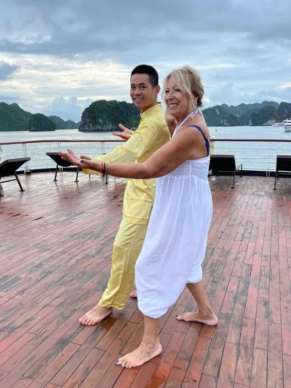 Practicando Taichi en Halong