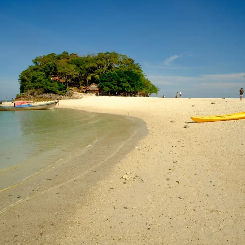 Visita a las islas desde Railay, explorando antes de la llegada de los turistas.