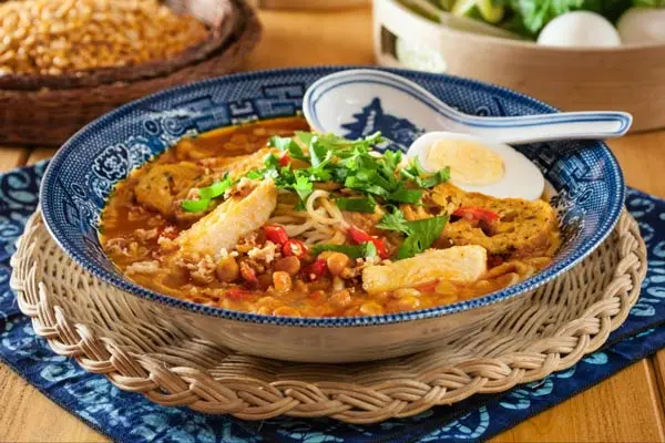 Mohinga, la sopa de pescado y fideos, plato nacional de Birmania.
